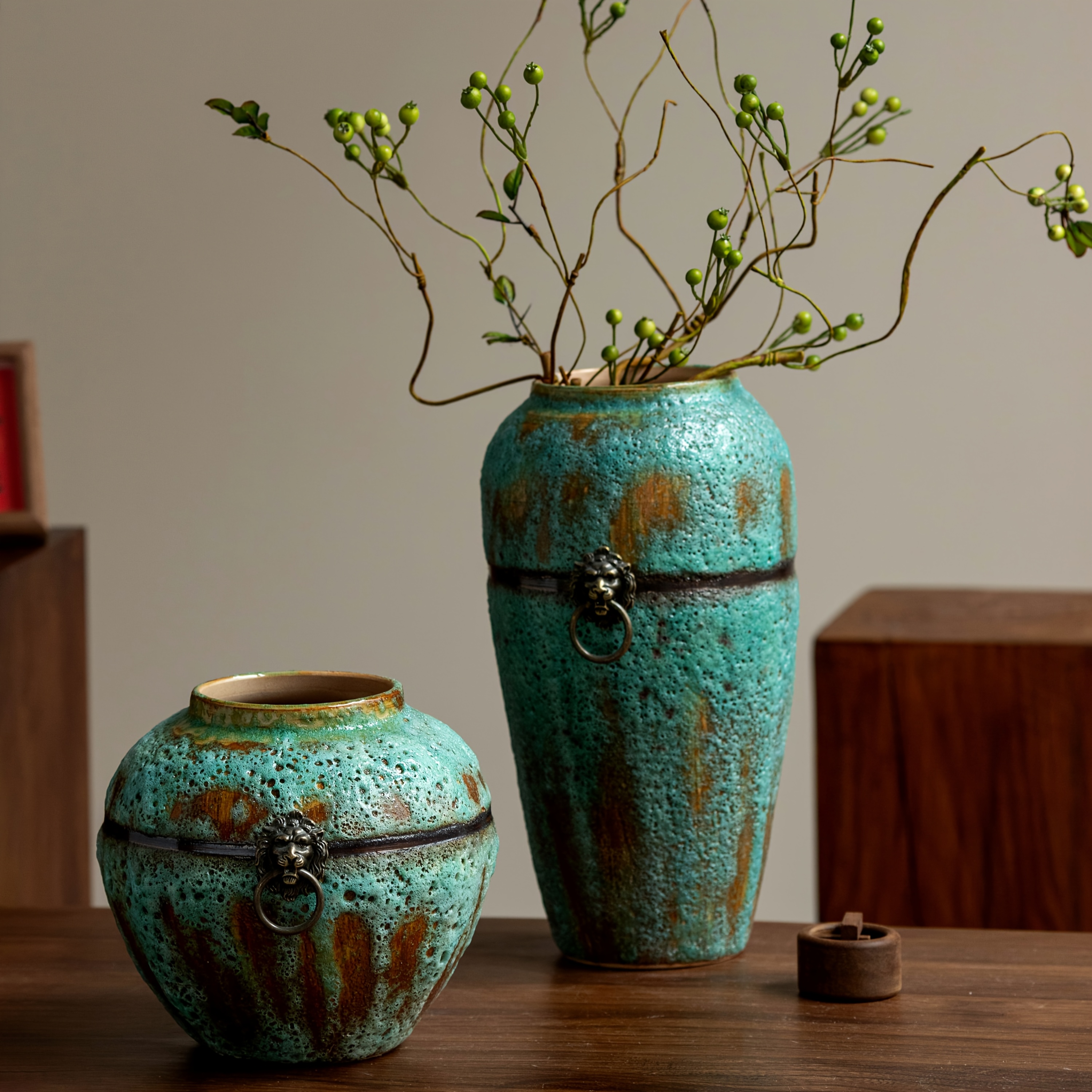 Wabi-Sabi Style Blue-Green Ceramic Vase, Natural Texture + Metal Decoration, Suitable for Living Room Landscaping, Art Studio Arrangement, The First Choice for Literary Shop Owners And Nostalgic Experts, Housewarming Gifts/Daily Display
