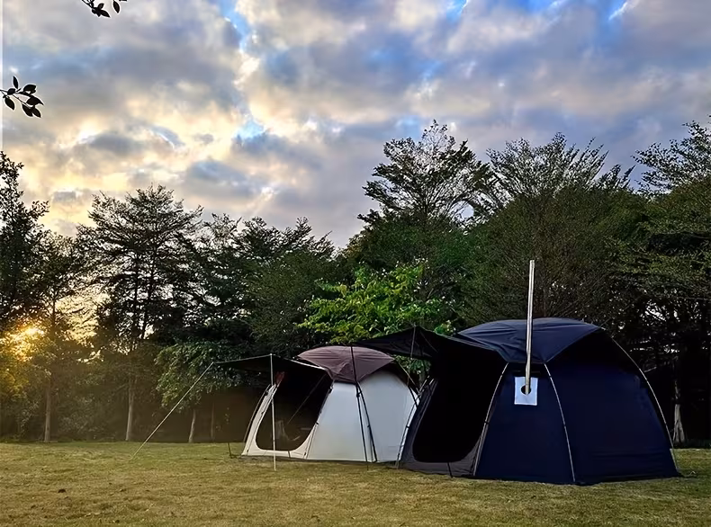 outdoor camping spherical tent dome black thickened sunshade large space with chimney Product details 11