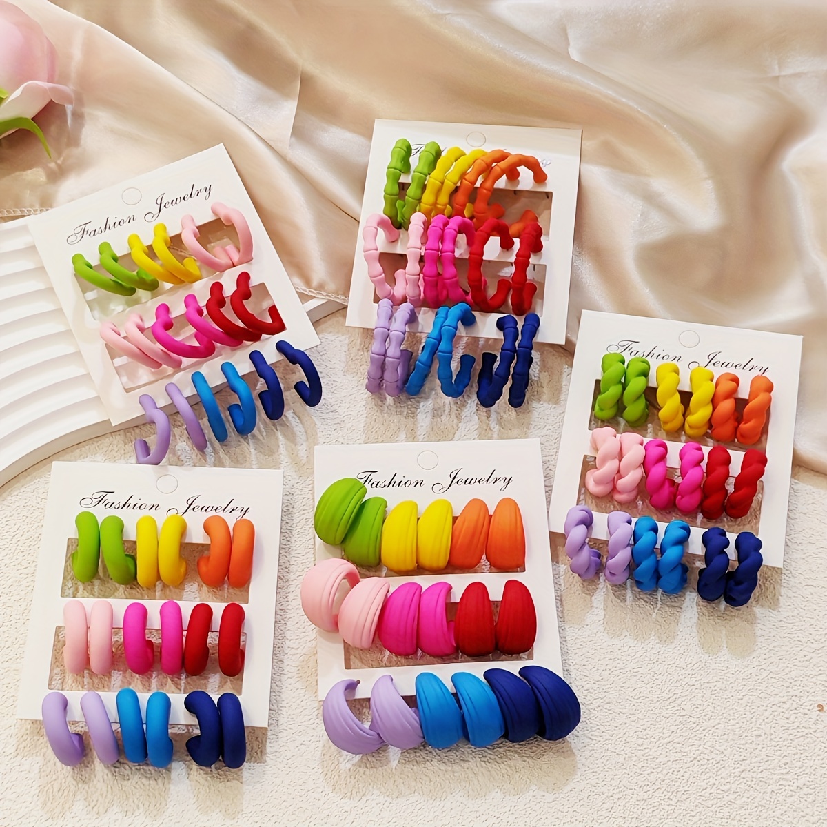 

9 Pairs Of Painted Twist Y2k Ear Set Suitable For 's