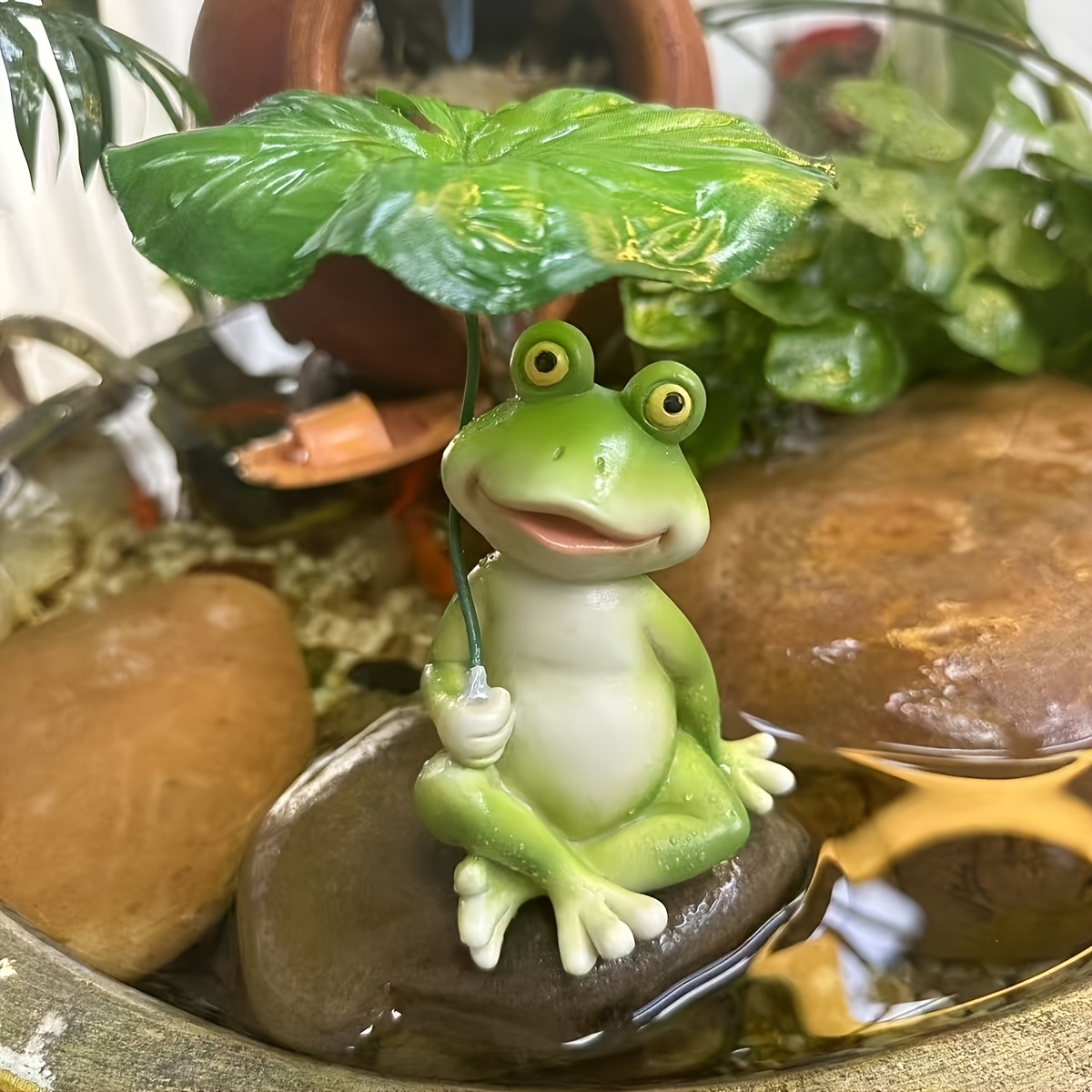 Image of 1pc Trendy Cute Frog Figurine With Puffed Leaves, Resin , And Adorable With Bright Eyes And Smiling Mouth, Decorating Living Room, Bedroom, Garden, Or Yard, Gift For