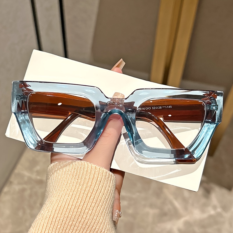 Image of Oversized Glasses With Transparent Lenses And Leopard Frame For Daily Decoration, Unisex Minimalist Style