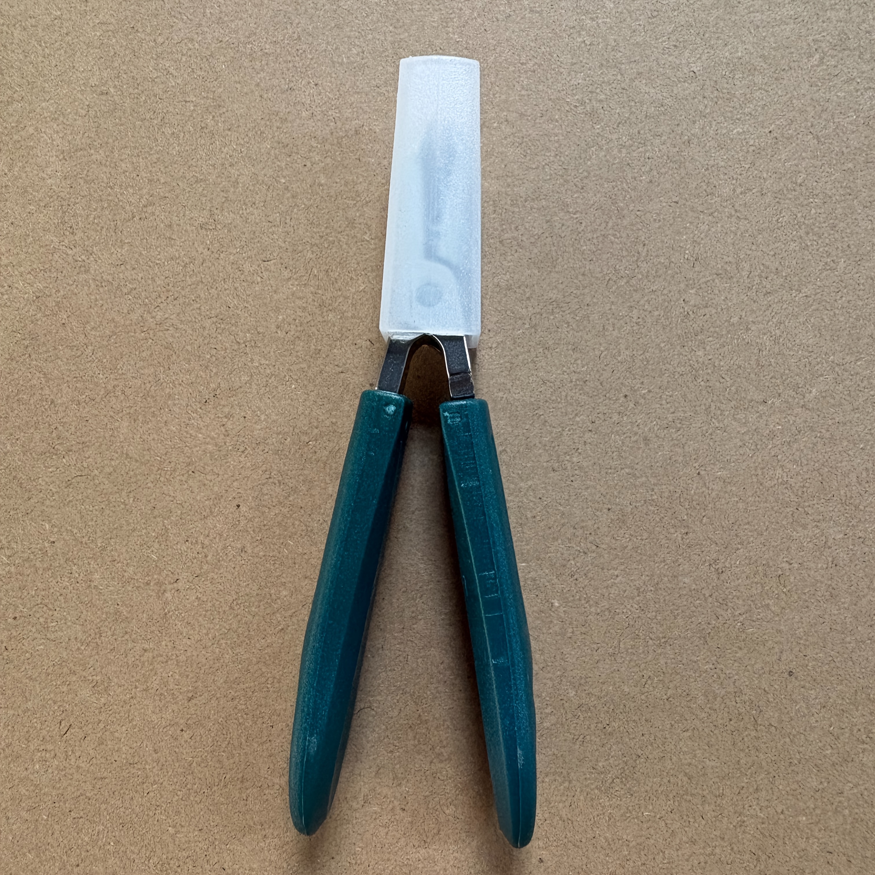 For Thick And Ingrown Nails—a High-precision Trimmer Made Of Heavy-duty Stainless Steel, Featuring A Safety Handle And An Ultra-sharp 25-degree Angled Blade. , This Thick-nail Clipper Has A Design