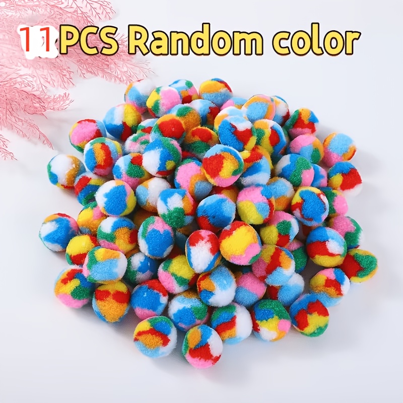 E-shop Ein Set aus 11 bunten Pompon-Spielzeugen für Katzen, mit sicheren und flauschigen Bällen in verschiedenen leuchtenden Farben. Diese interaktiven