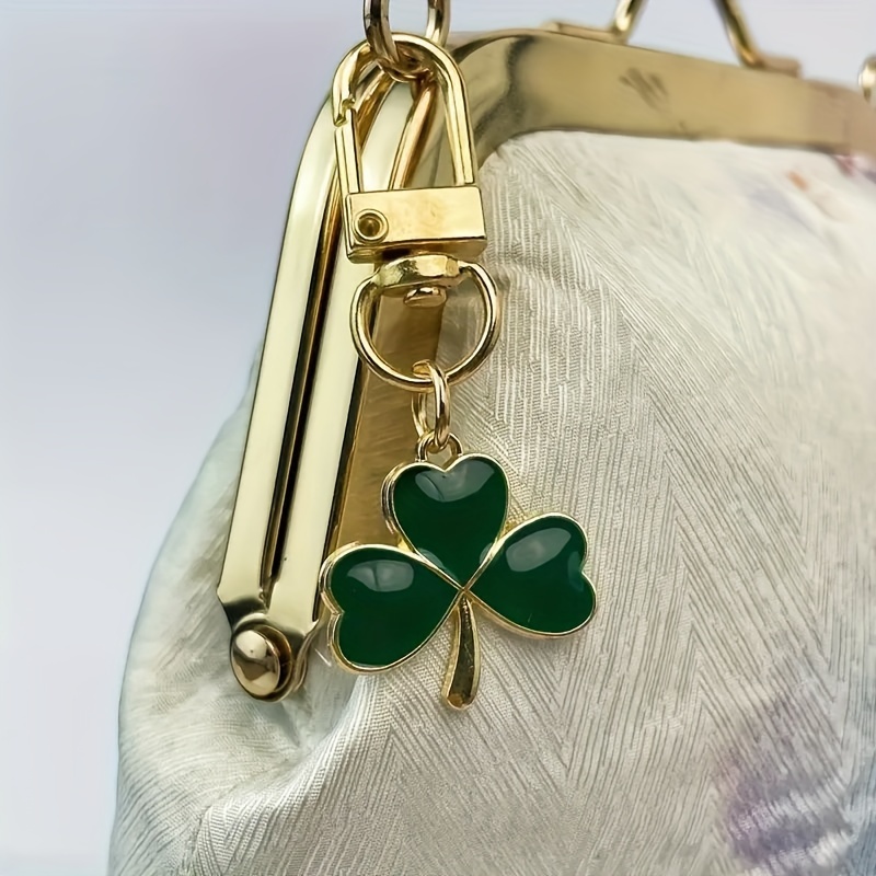 

Alloy Metal Shamrock Keychain With Heart-shaped Leaves, Carabiner Closure, Single Floral Charm Key Ring For Decorating Bags, Backpacks, Wallets & Car Keys, Ideal Birthday Gift For Friends