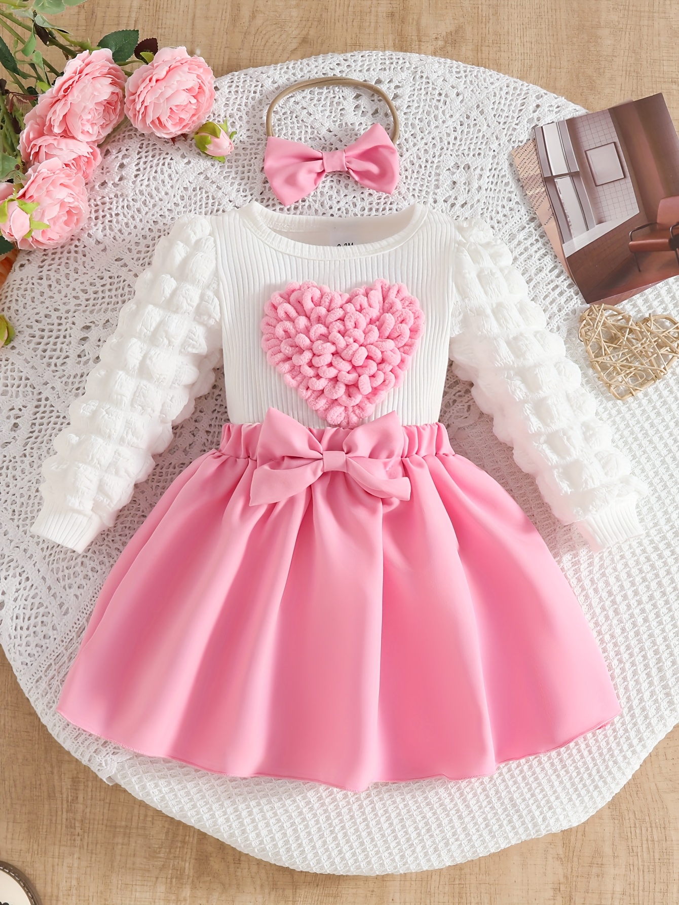 مجموعة قميص بأكمام طويلة من الفقاعات الحلوة مع قلب ثلاثي الأبعاد + تنورة ربطة عنق + مجموعة ربطة عنق للشعر مناسبة للأنشطة الخارجية للفتيات في فصلي الخريف والشتاء والارتداء اليومي، مثالية للأنشطة الخارجية.