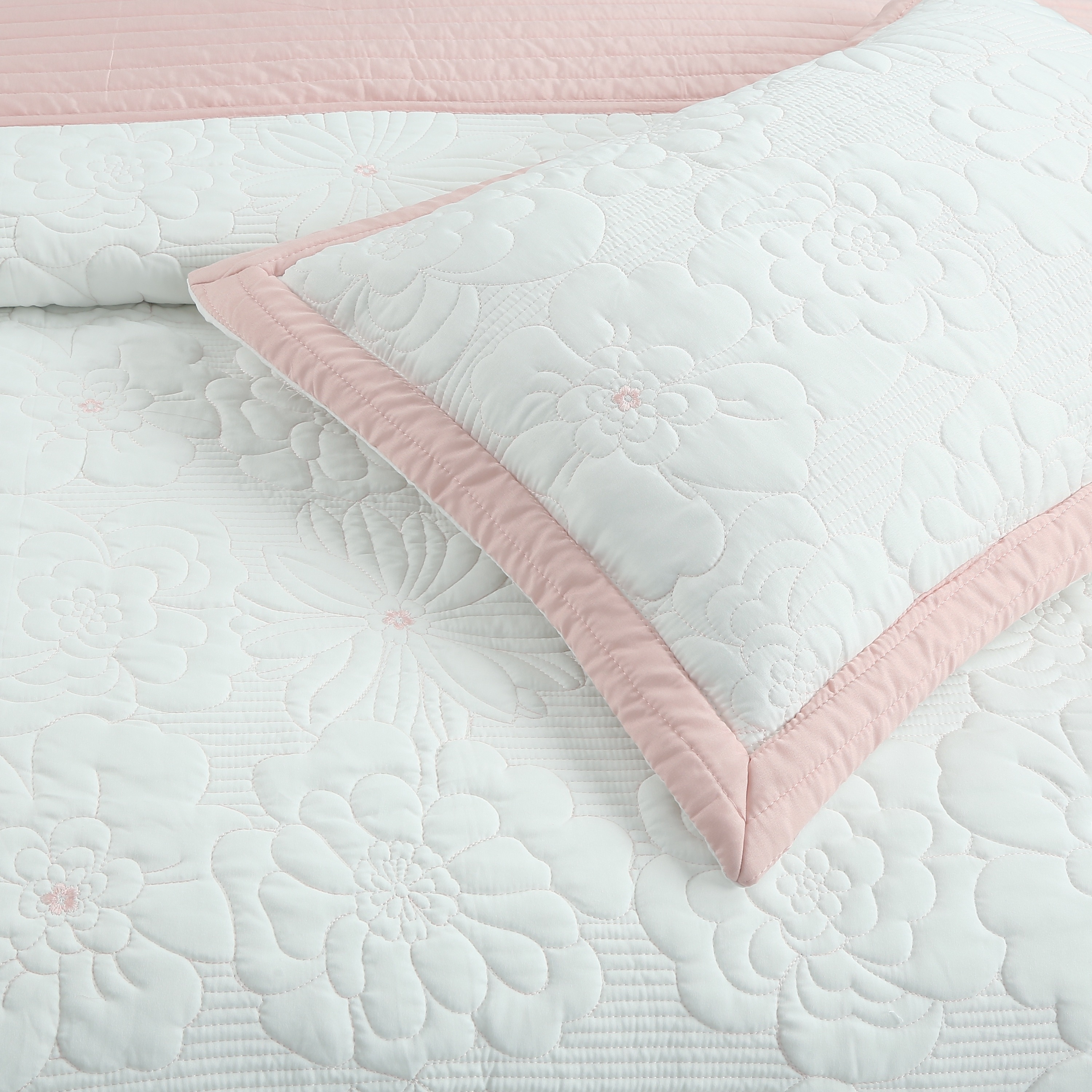 King Size 3pcs Embroidered Quilt Bedspread Set - 240X260Cm, Available in 4 Soft Pastel Shades (Light Blue/Beige/Soft Gray/Pink), Featuring a Quilted Pieced Border, Ideal for Master Or Guest Bedrooms And Home Decoration