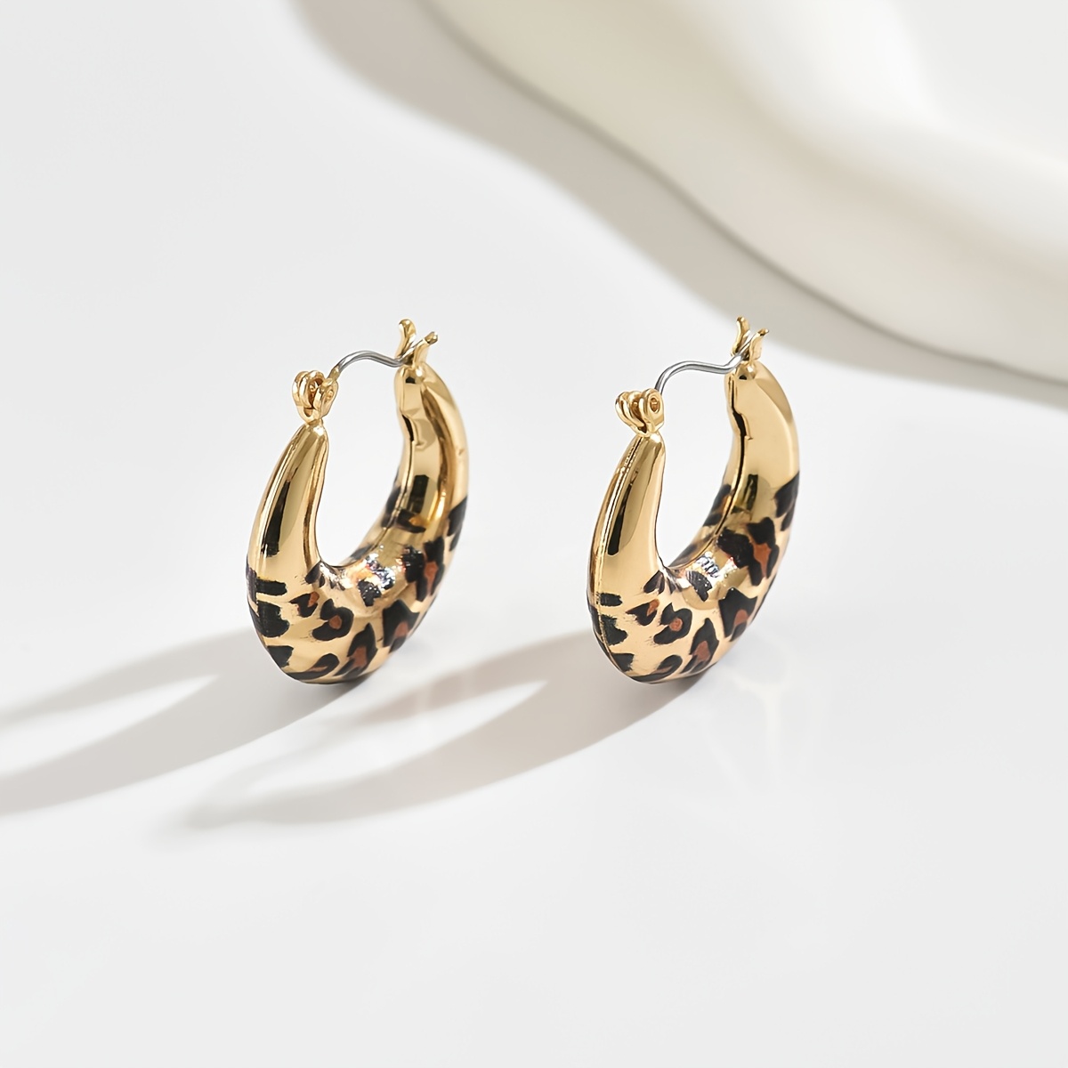 Image of 1 Pair Of Fashionable Vintage Personality Cool Leopard Print Design Hoop Earrings