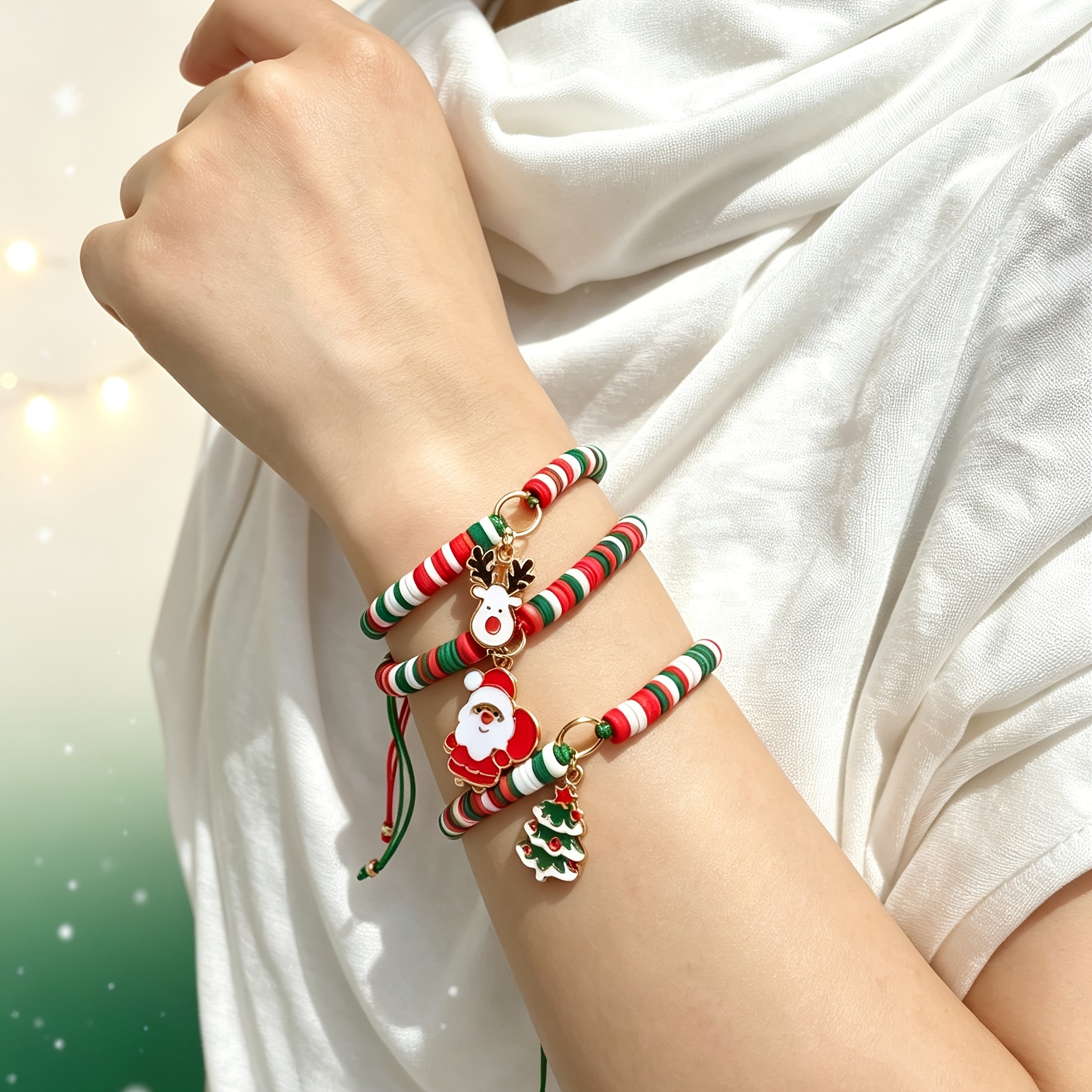 set de 12 pulseras retro navideñas ajustables con dijes, con papá noel,  , muñecos de nieve, árboles de navidad, campanas y coronas  ,  /verde/ /dorado, cuentas de arcilla duraderas, cerámica  ,   regalo para fiestas navideñas, accesorio   de invierno