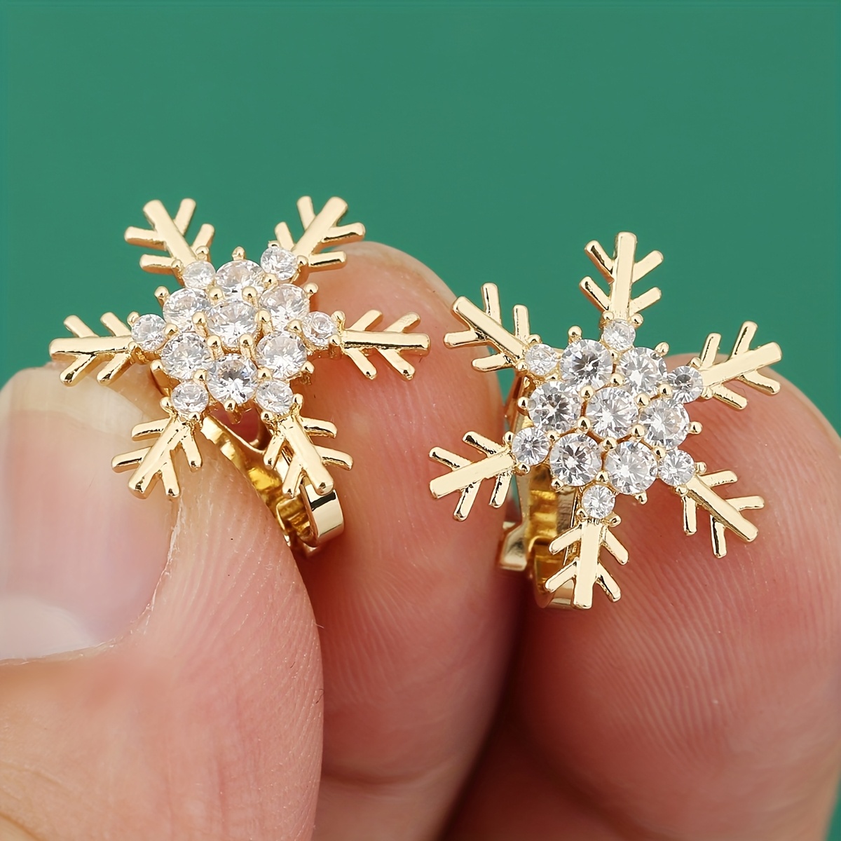 TEMU 1 Pair, European And - Copper With Synthetic Zirconia Inlay - Elegant And Fresh Autumn/winter Snowflake - Unisex No-piercing Clip-on Earrings,