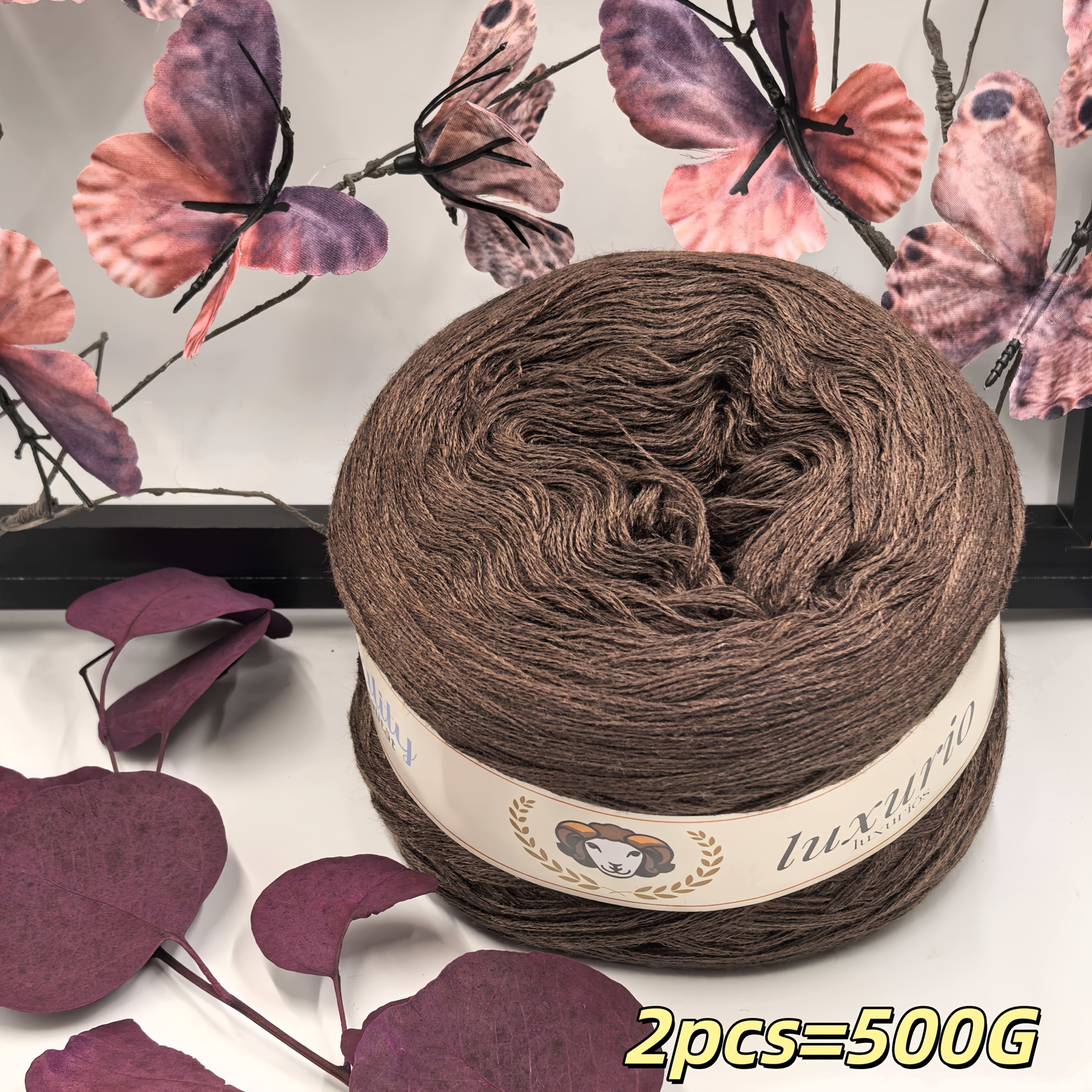 2 vnt. 500G daugiasluoksnės pinta siūlų rinkinys, minkštas ir švelnus, ryškiaspalvis, vienoda storis, gerai išlaiko šilumą, tinka smėlio spalvos darbams, idealus pasirinkimas megzti/vinoti megztinius, šalikus, padėkliukus, kilimus, šalikus, kepurės, batus