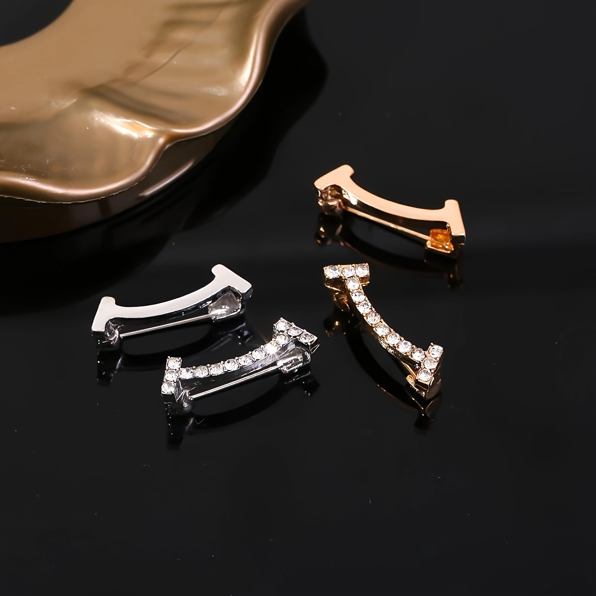 1/2/4Pcs Smiling Exquisite Brooch Anti-Slip Chest Buckle Clothing Collar Accessories Waistband Reduction Artifact Small Fragrance Style Waist Pin