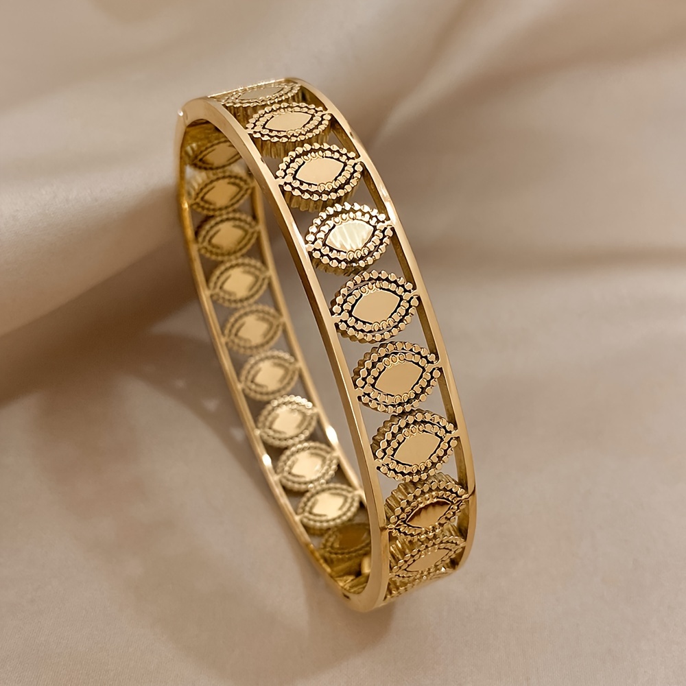Image of New Hollow Eye-shaped Gold-plated Stainless Steel Bracelet Fashionable Metal Jewelry Wholesale And Retail Suitable For Holiday Gifts Absolutely Exquisite Gifts For