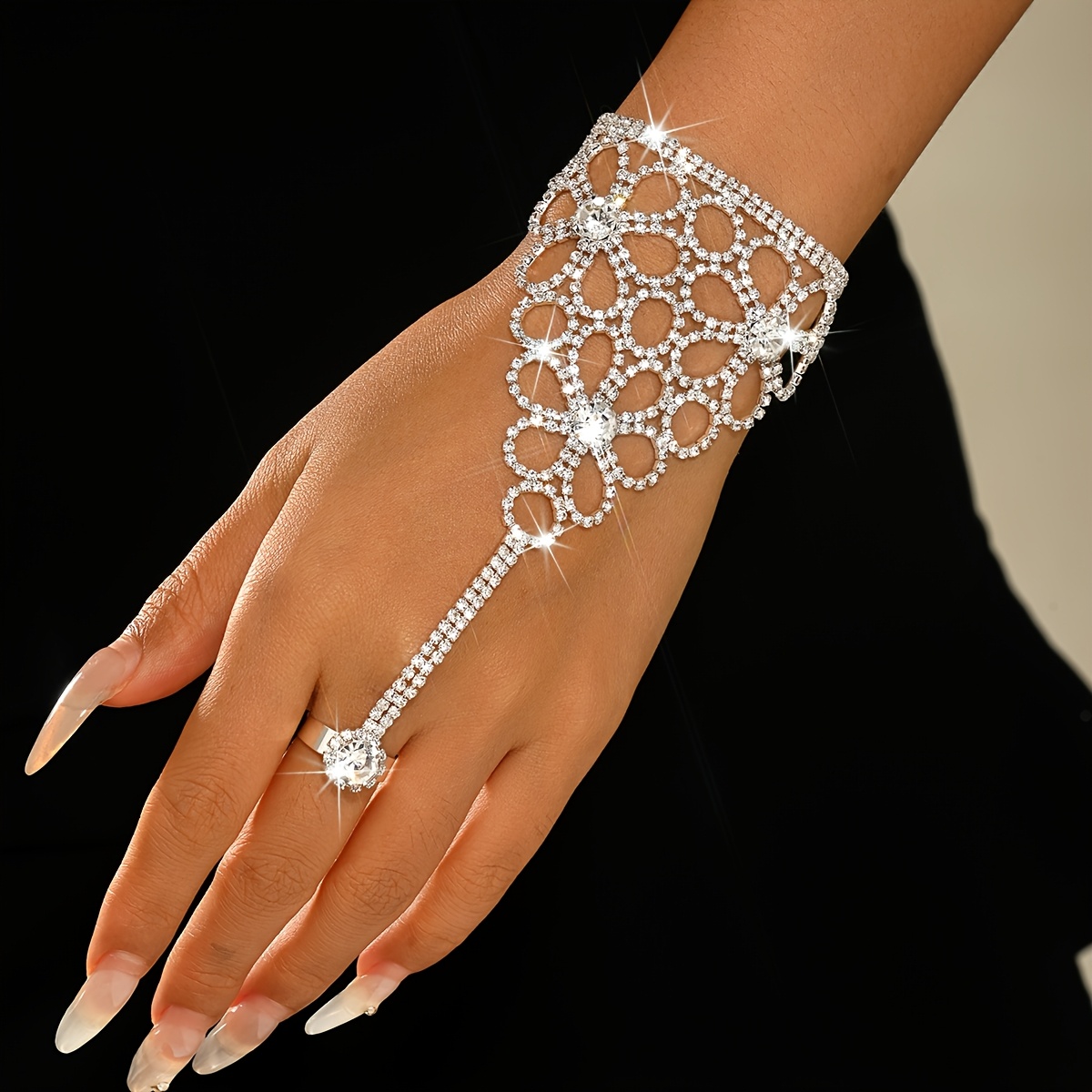 Elegant Women’s Fashion Interlocking Rhinestone Bracelet