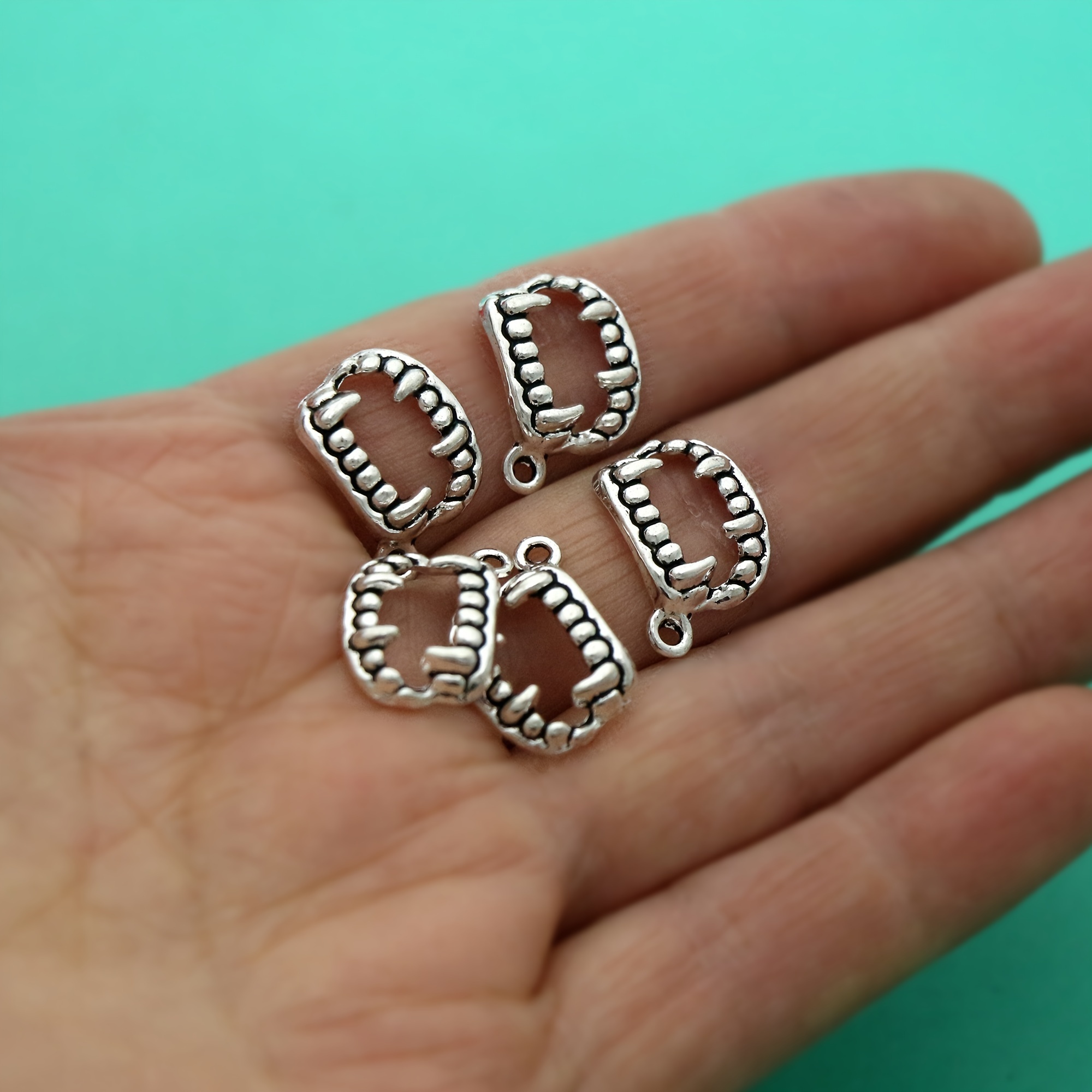 25pcs Set of Vampire Fang Charms in a Y2K Punk Gothic Style, Measuring  Made of Antique Silver Halloween-Theme