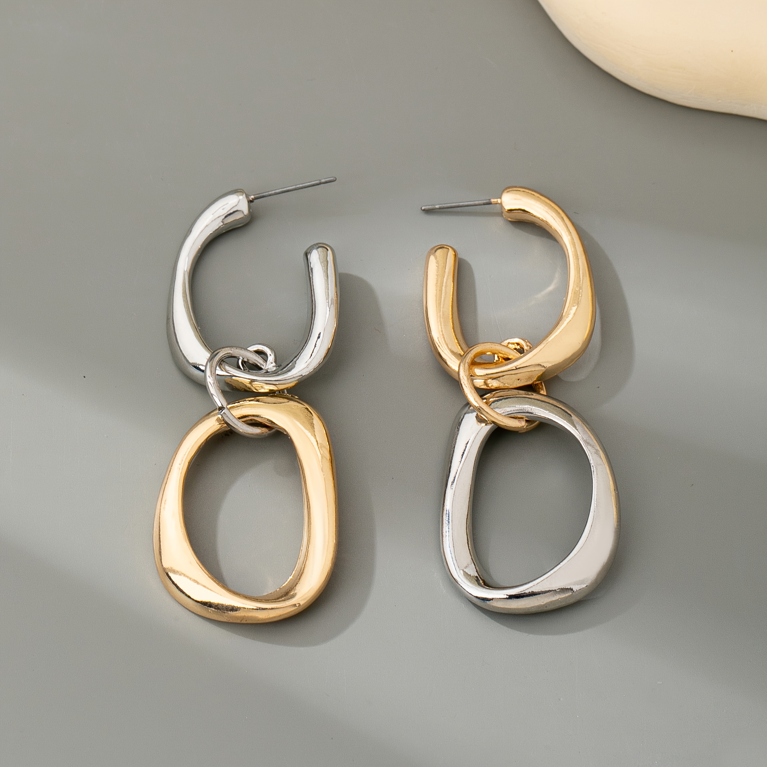 Image of A Pair Of Stylish Women's Earrings, Exquisite Jewelry, Asymmetrical Design Women's Jewelry, Two-color Earrings, Ideal Women's Accessory, High-quality Gift