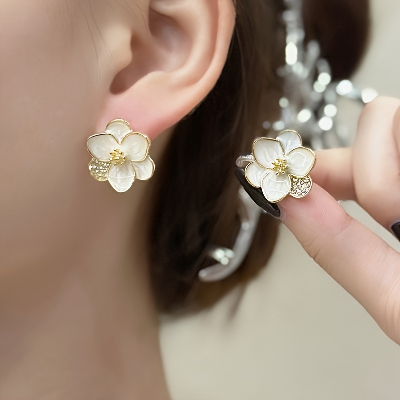 

Vintage Elegant Flower Design Stud Earrings With Rhinestone Accent And Enamel Finish, Alloy Construction With 925 Sterling Silver Post, Versatile Fashion Accessory For Daily And Party Occasions