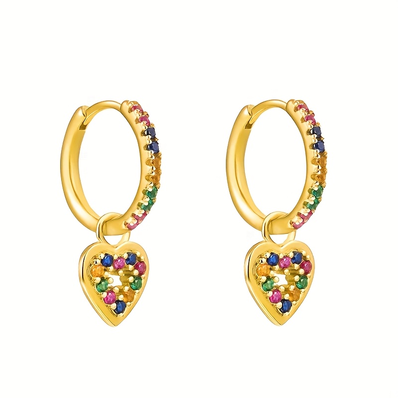 Image of A Pair Of Stylish And Unique Small Heart-shaped Earrings For Women, Versatile And Exquisite Jewelry Accessories Suitable For Daily Wear, Parties, Holidays, And Gifts.
