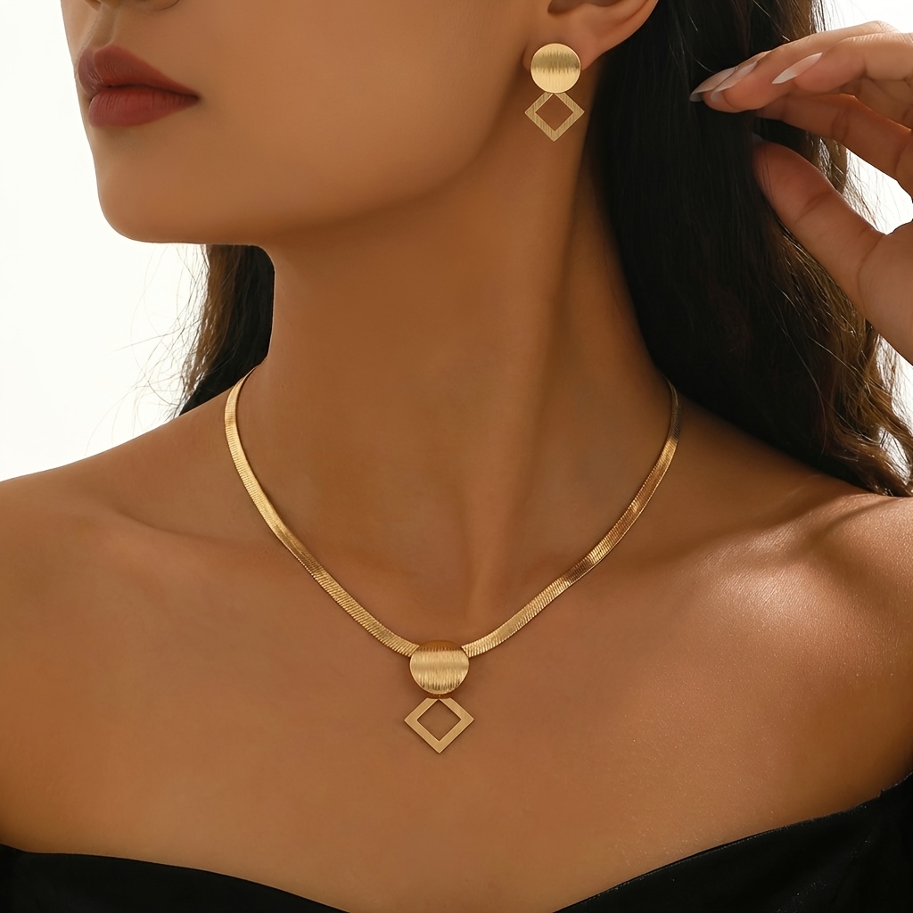 TEMU Ensemble de bijoux pour femmes, 2 pièces, collier et boucles d'oreilles, collier à pendentif rond géométrique, boucles d'oreilles à design creux
