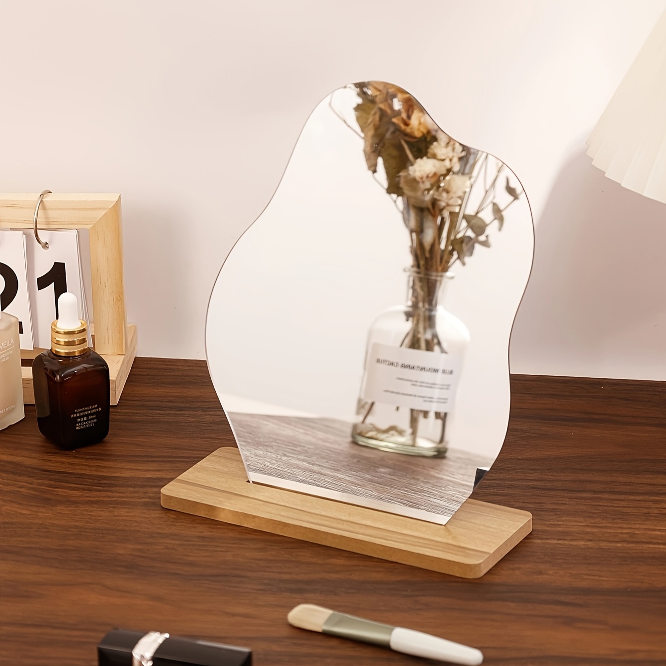 a desktop makeup girls bedrooms featuring a tempered Australia