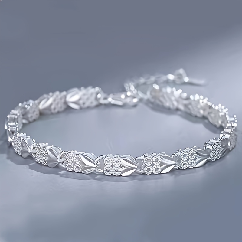 

Light Luxury Elegant Leaf-shaped Ladies Daily Casual And Silvery Bracelet For Girlfriend Birthday Christmas Gift Bracelet