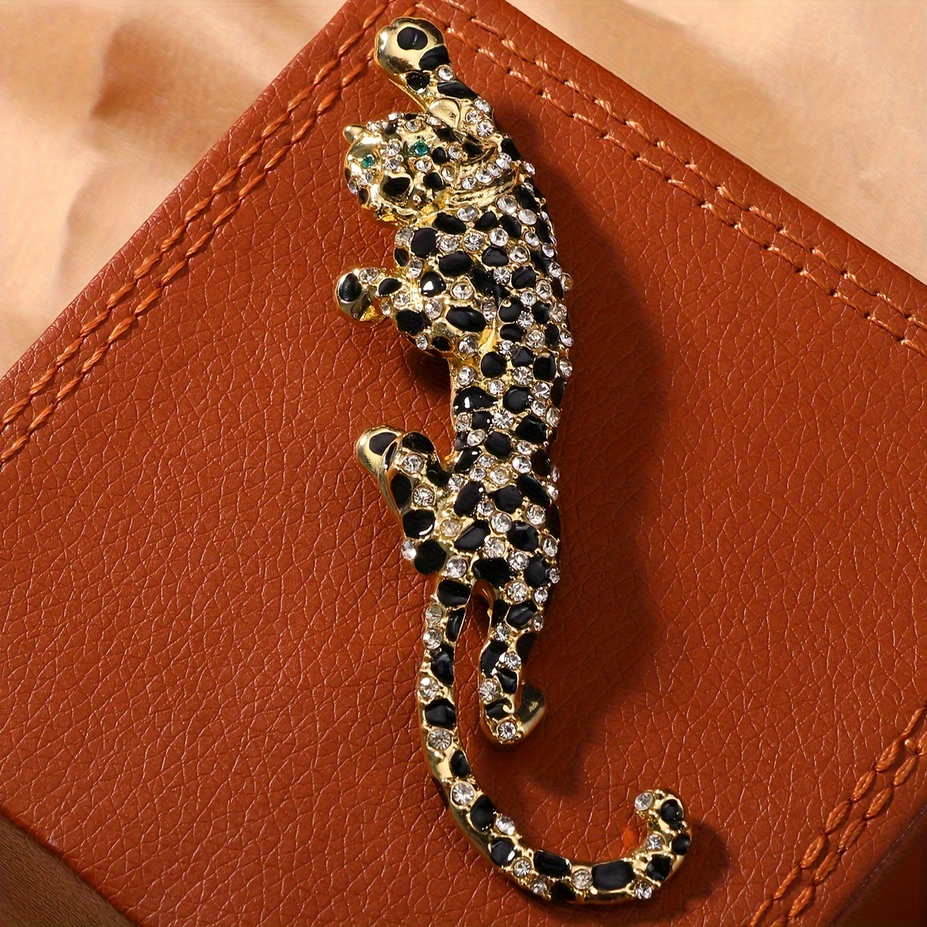 E-shop Modische Strass-Leoparden-Design-Brosche aus Legierung, geeignet für Damen Alltagskleidung, Kleiderverzierungen