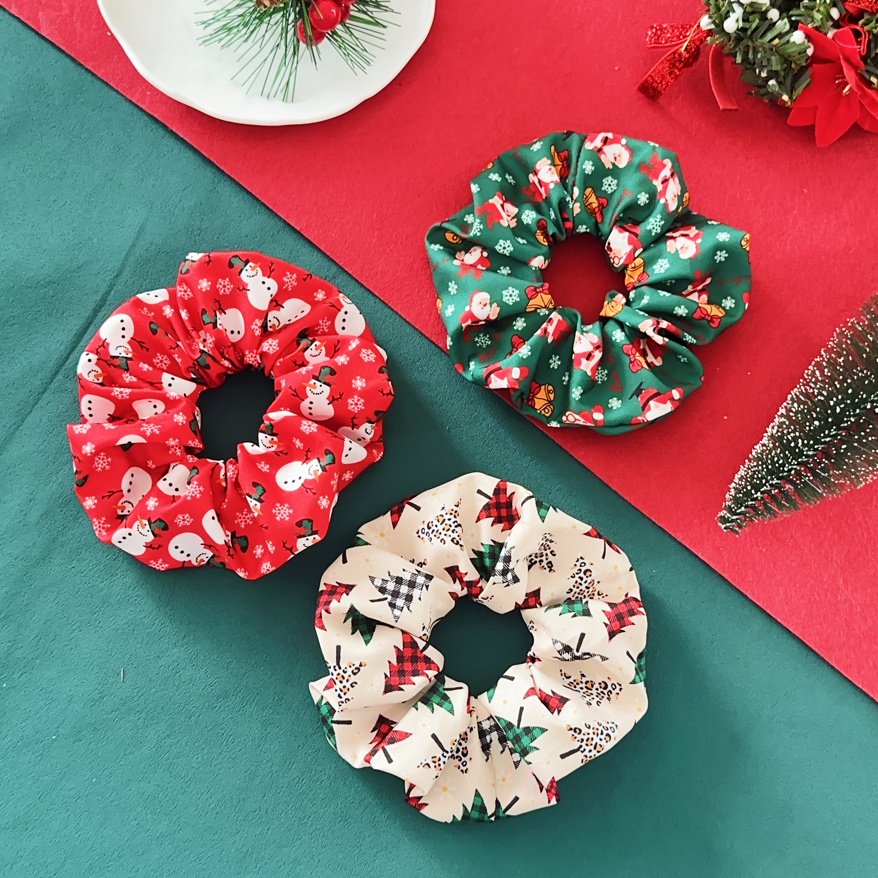TEMU Set Of 3 Christmas-themed Hair Ties Featuring Durable, Stretchy, Lightweight, Breathable, And Soft Materials, With Prints Of Christmas Trees And