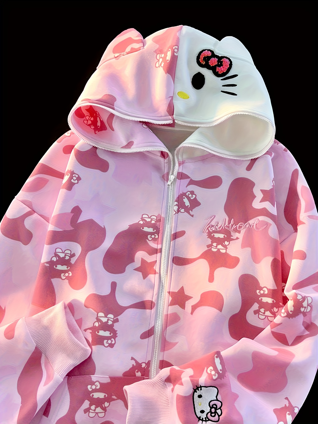 [Sanrio Hello Kitty Hoodie] Sanrio Hello Kitty Women's Hooded Zip-Up Hoodie | Camouflage Print, Towel Embroidery, Ear Design, American Street Cartoon, 2025 Summer High Street Fashion Loose Top Cardigan Jacket