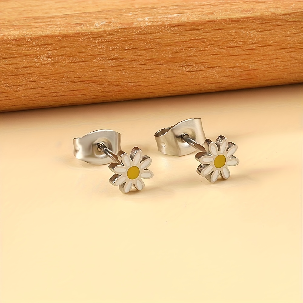 TEMU 1 Pair Of Romantic Style Small Daisy Flower Steel Oil-drop Earrings, Non-irritating And Hypoallergenic, Suitable For Piercings, Simple,