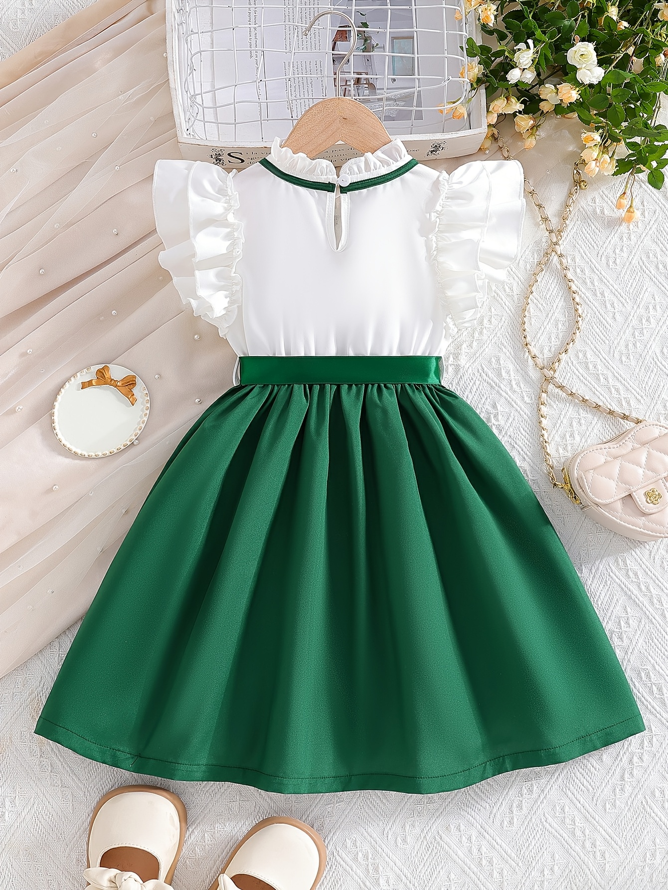 contrast colour for green dress Unique Evening Dress | Tulle Green & Black Round Neck Plus Size main image 0
