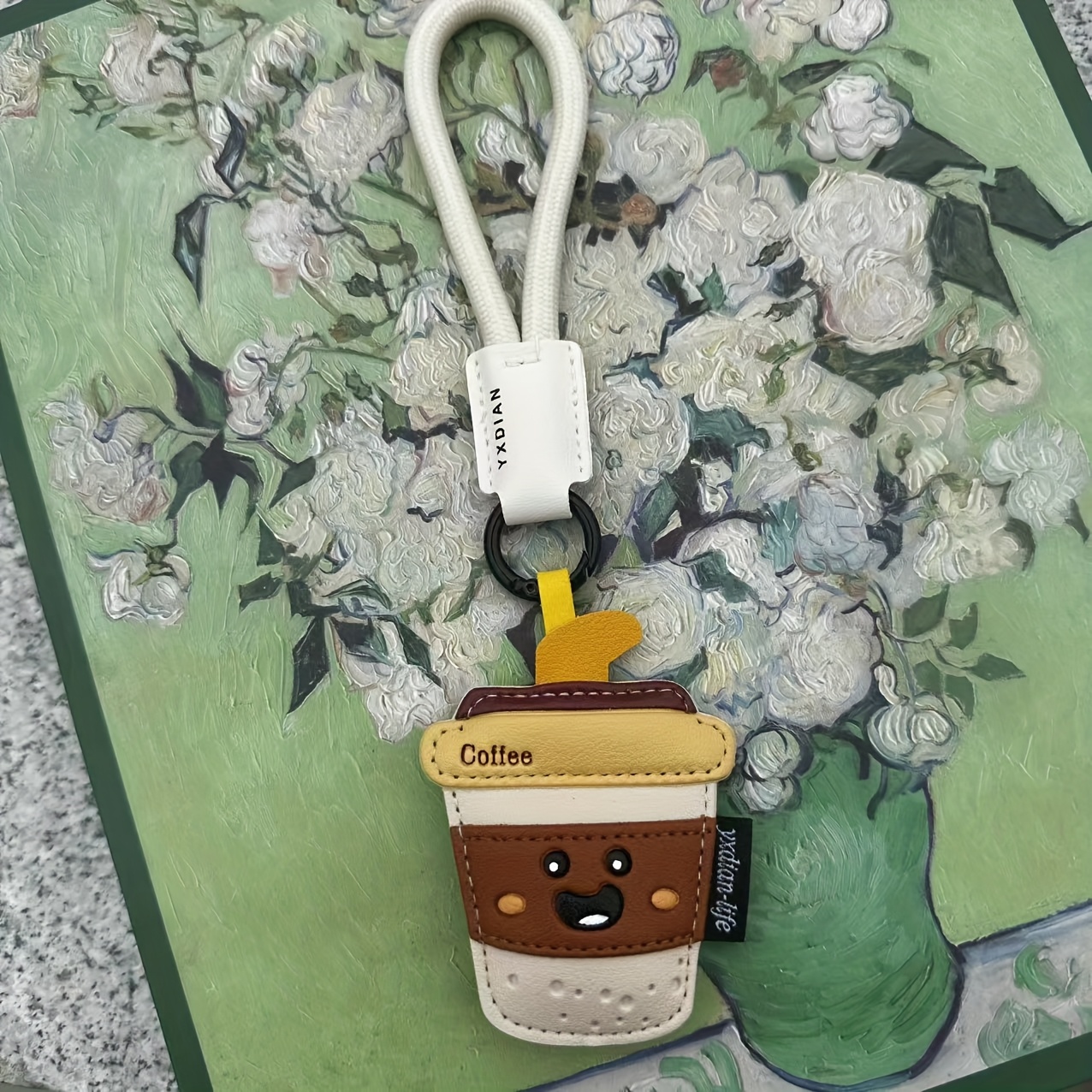 E-shop Ein Niedlicher, Einfacher Stilvoller Kaffeetassen-Schlüsselanhänger, eine Taschenanhänger, ein Schlüsselaccessoire, ein Strukturiertes Geschenk,