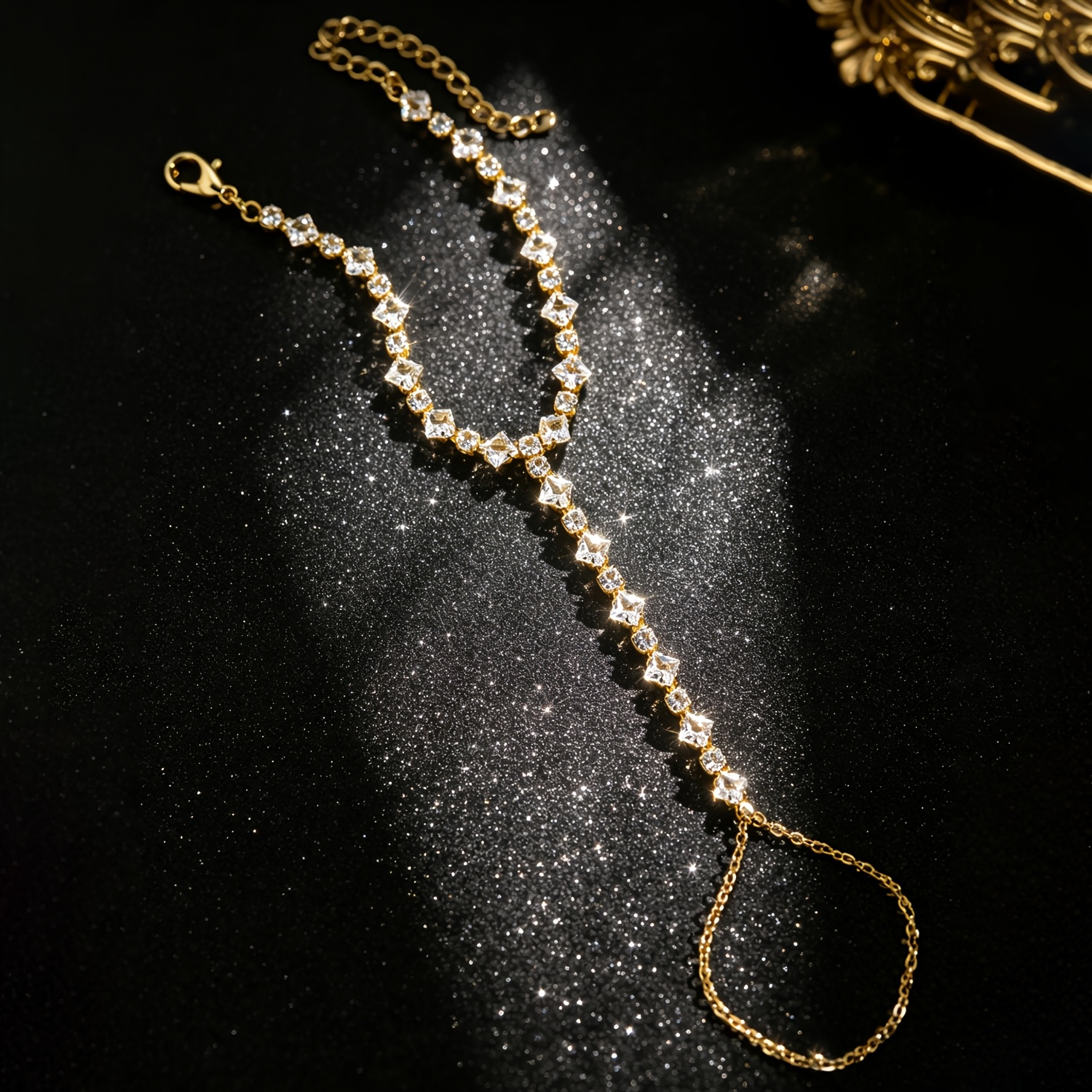 Exquisite Light Luxury Cubic Zirconia-set Finger Bracelet