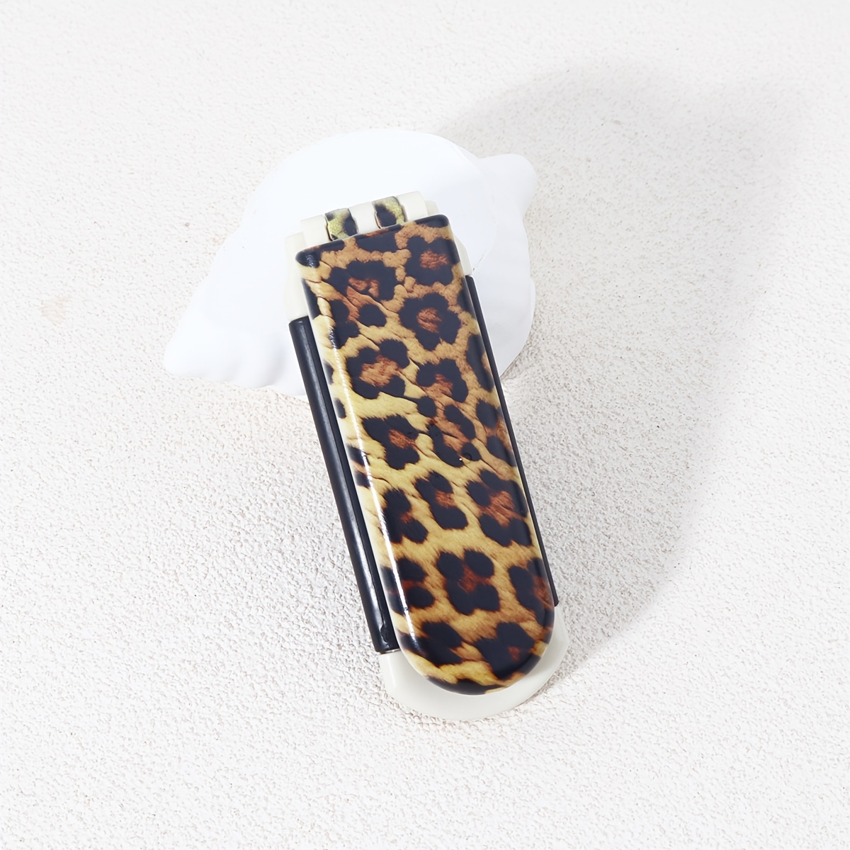 TEMU Een Draagbare Opvouwbare Spiegel en Kam Set met een Luipaardprint Design, Voorzien van een Nylon Borstelkussen, een Duurzame ABS Plastic
