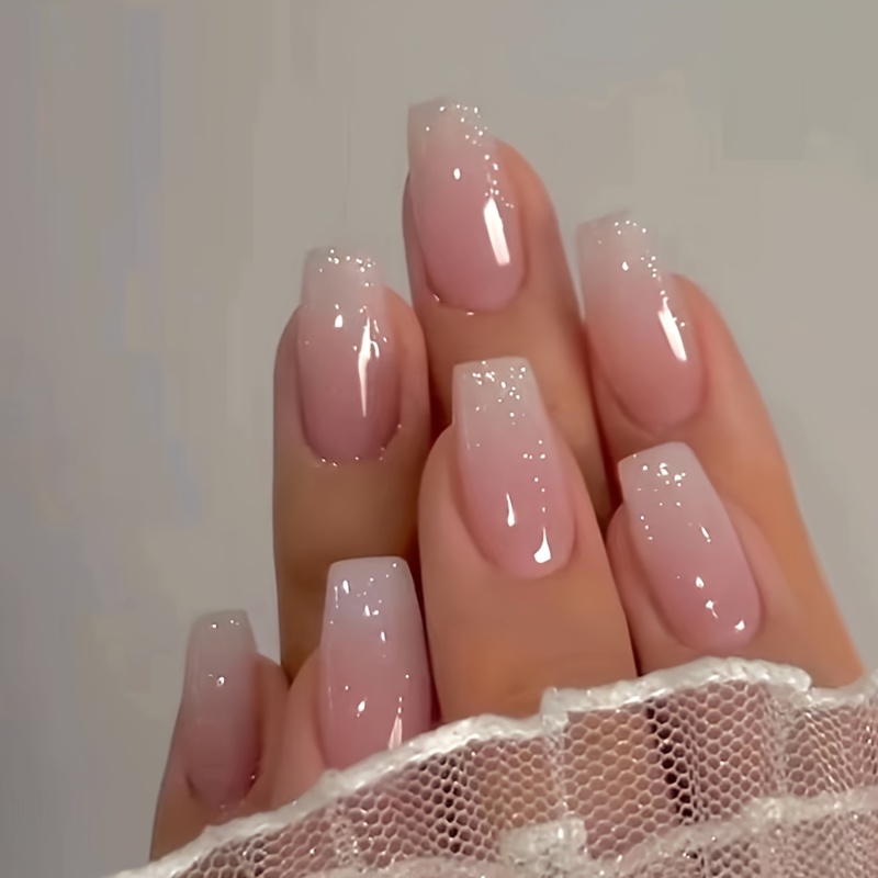 

Améliorez votre , dégradé de longueur moyenne rose fille moyen T pièce à ongles style 24 pièces d'art d'ongle ensemble produit . Imperméable, réutilisable.
