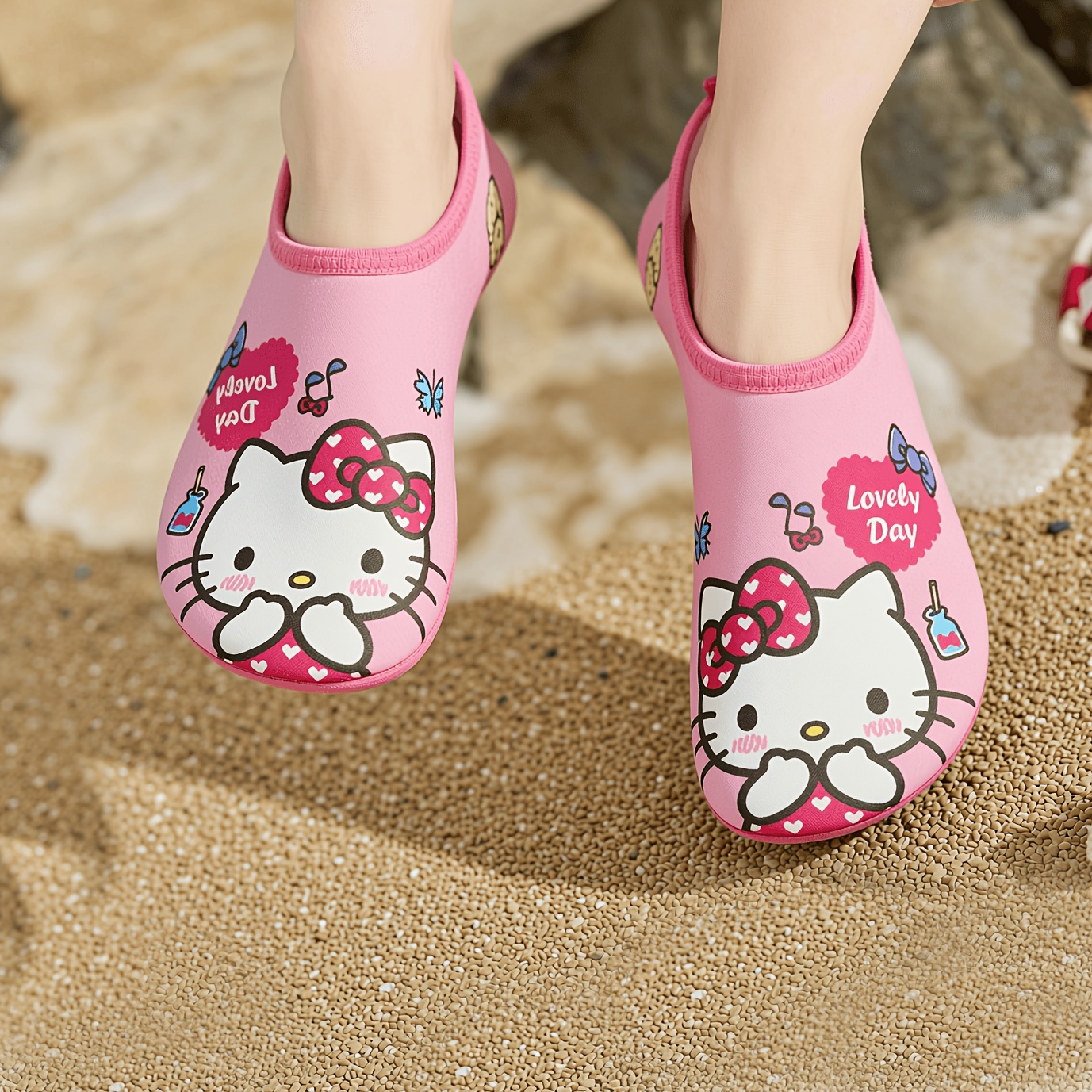 Hello Kitty Children's Beach Shoes, Cartoon Print Water Shoes for Toddler and Young Girls, for Playing in the Water, 1 Pair