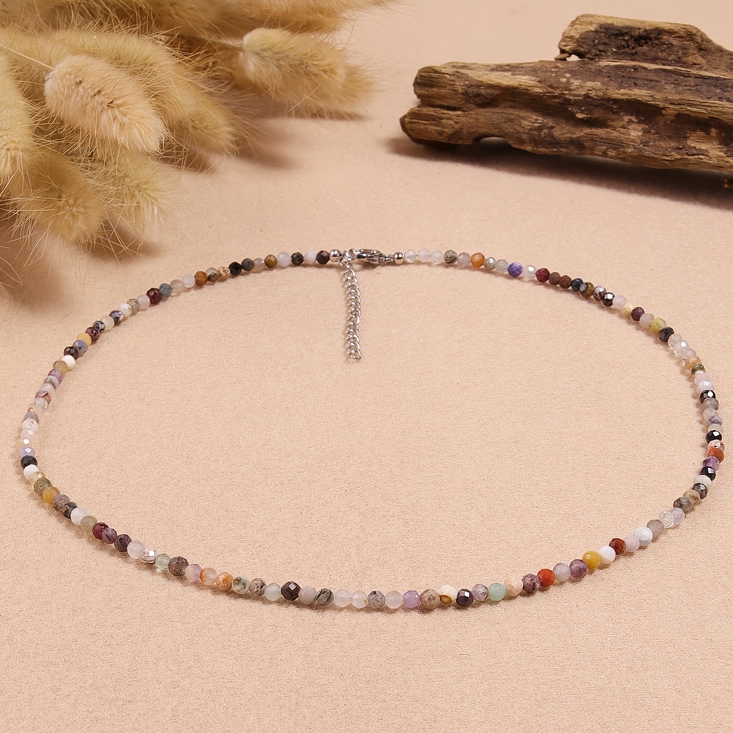 E-shop Naturstein . Retro Bohemian Farbe 4mm Facettierter Handgefertigter Damenmode Halskette für Herbst- und Wintermode für Damen