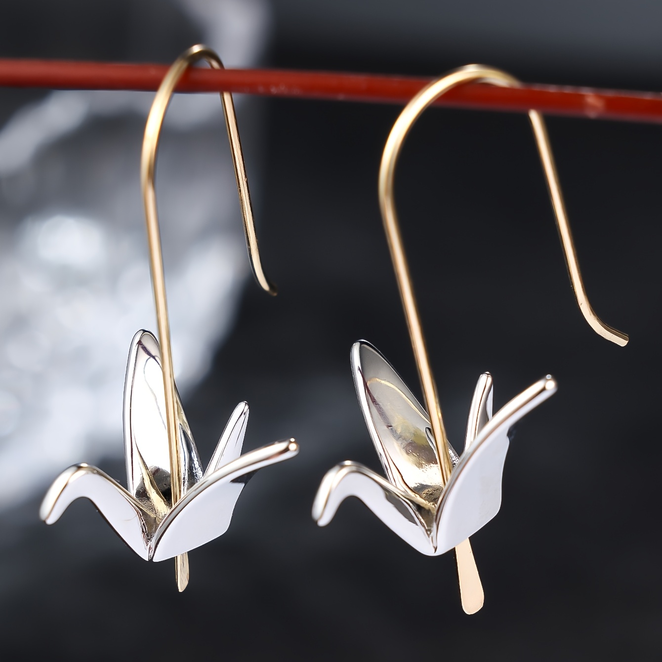 TEMU Boucles d'oreilles à crochet tombant minimalistes grue origami , base à crochet en fil fin long et incurvé, pendentif grue pliée 3D polie avec