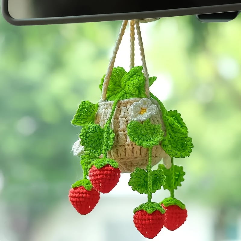 

1pc Handcrafted Strawberry Basket Hanging Charm, Cute Fabric Car Interior Decor, Rearview Mirror Pendant, Aesthetic Vehicle Accessories, Unobstructed Driving View