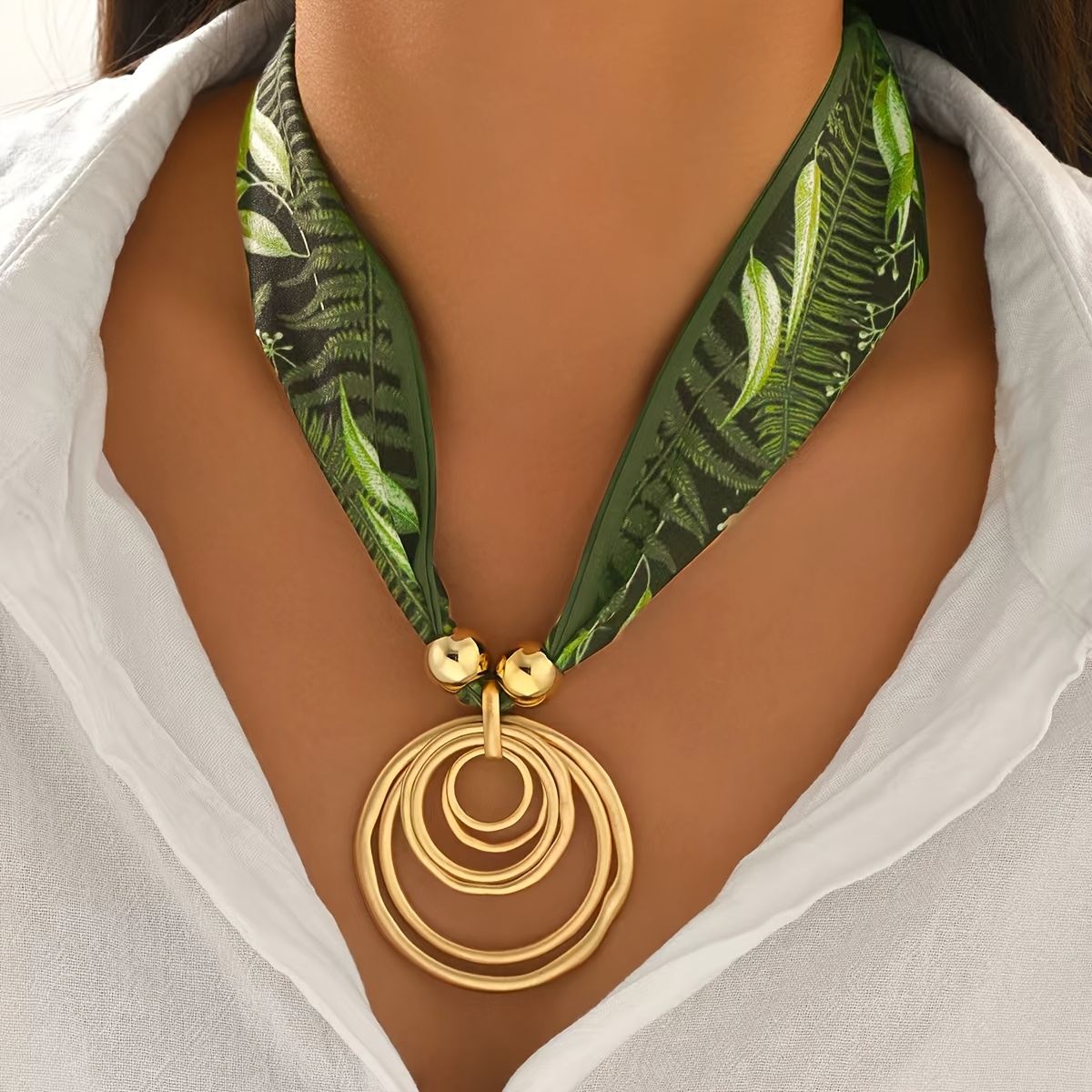 TEMU Collana sciarpa 1 pz elegante e versatile verde scuro con ciondolo geometrico grande. da da donna minimalista in stile , per uso , appuntamenti,