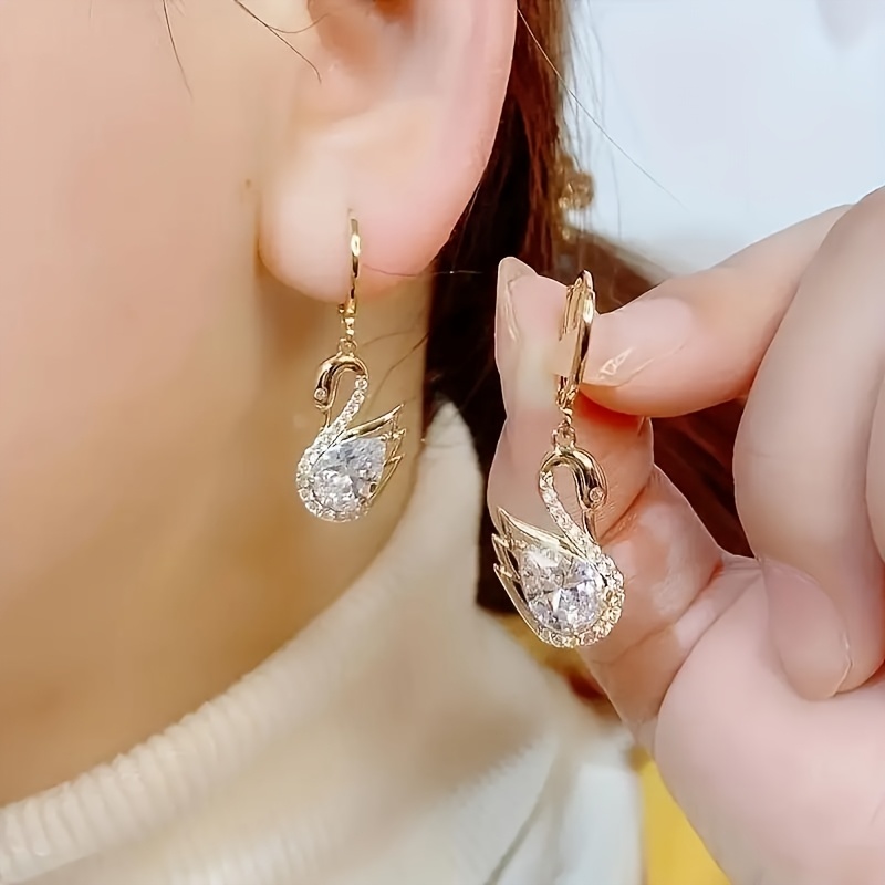 TEMU Lot de 2 Paires de Boucles d'Oreilles Pendantes pour Femmes de Cygne Doré avec Décoration Synthétique - et Élégant, Cadeau Idéal Quotidienne et