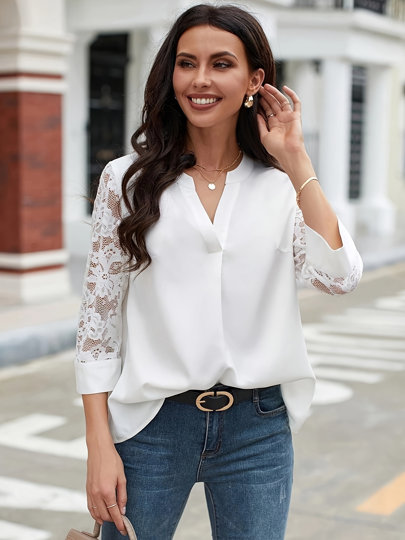 Long-sleeve shirt with lace, notched collar and curved hem