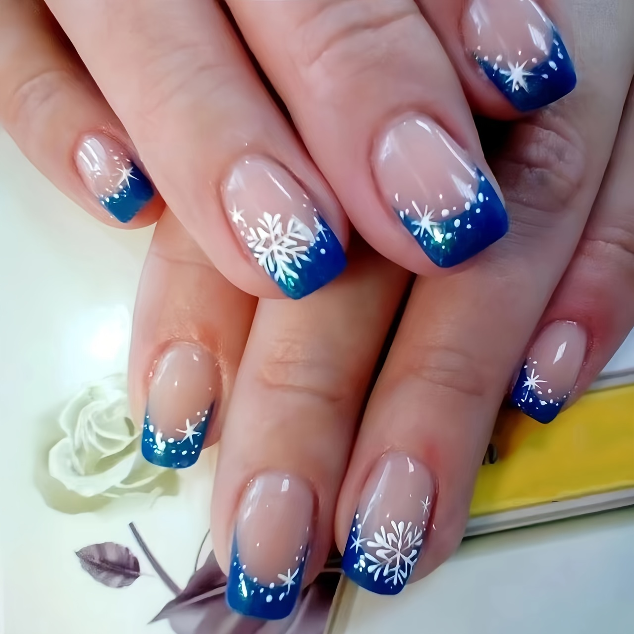 

[customer ] 24pcs Christmas Press-on Nails Set - Blue French Tip With Design, Short Square Shape For Manicure