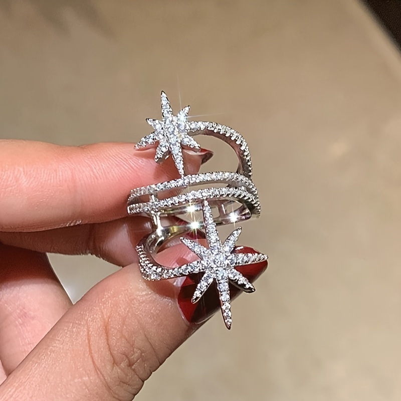 

A Stylish And Unique Ring For Women, Featuring Multiple Layers Of Geometric Design With Dazzling Zirconia, A Luxurious And High-end Accessory For Parties And Banquets.