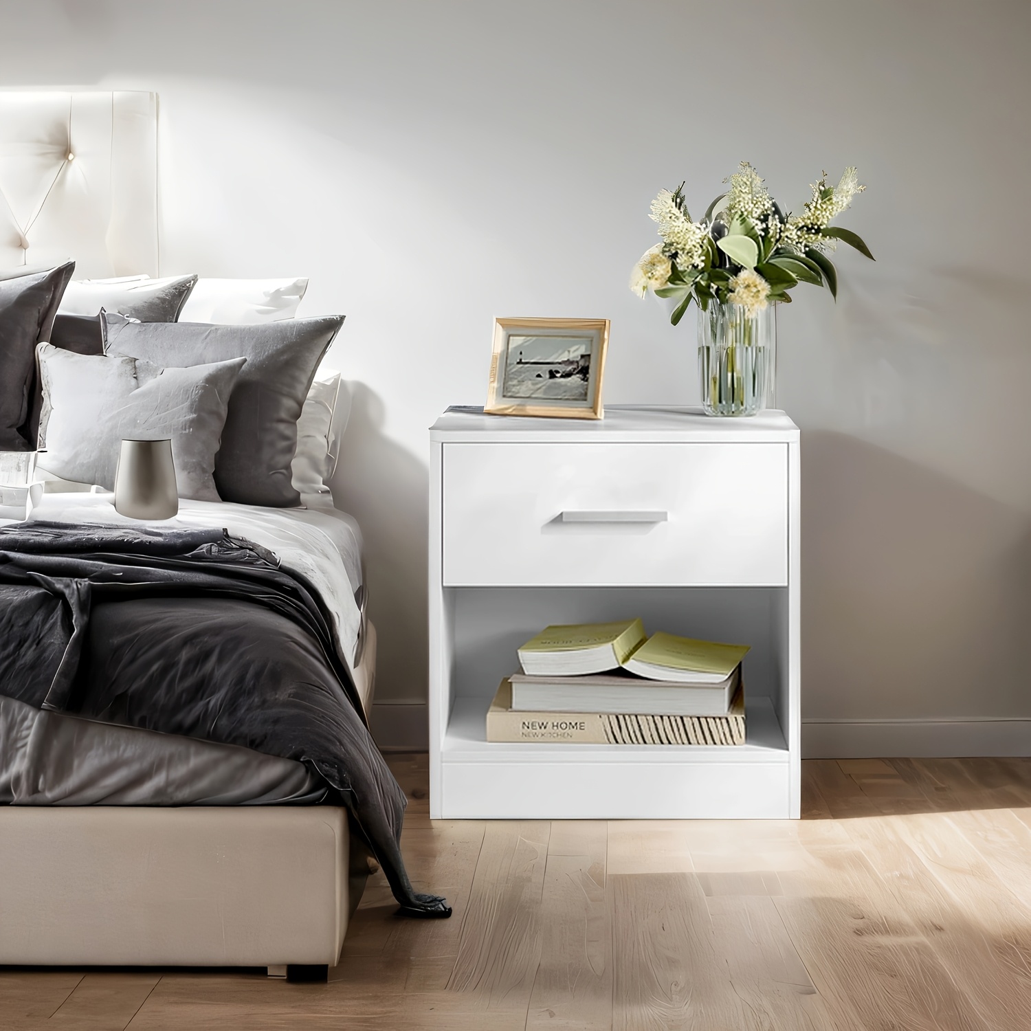 E-shop Beistelltisch mit Schublade, Griff und offener Einheit, geeignet für Schlafzimmer oder Wohnbereich