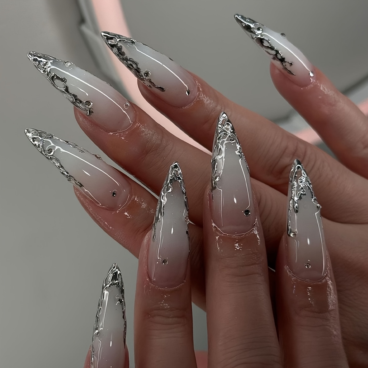 Image of A Set Of 24 Almond-shaped False Nails, Featuring Elegant Silvery Embossed Designs With Rhinestones. Suitable For All Women And. Includes A Nail Buffer And Jelly Glue For Easy Application And Wear