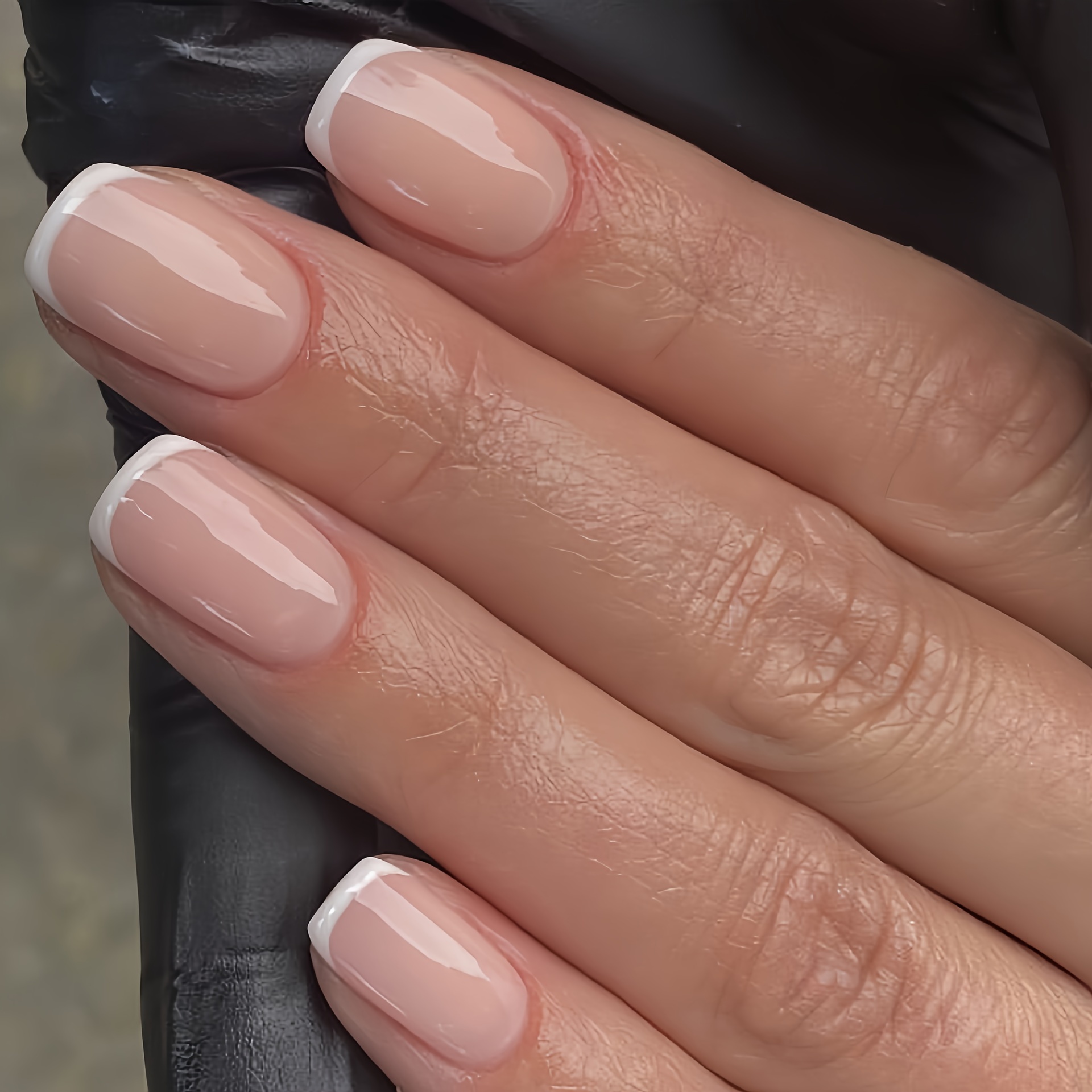 

Chic French Tip Press-on Nails - Short , , Nude & White -