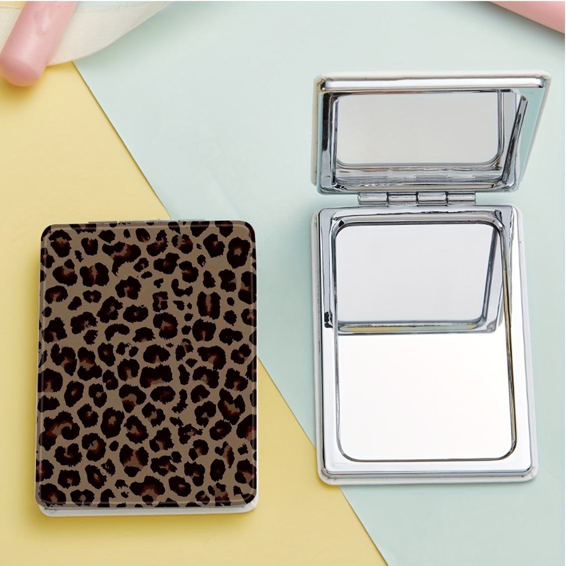TEMU de Poche Miniature Pliable Carré Série Mode avec Surface en Verre Revêtue de Poudre, Cadre en Cuir Synthétique Parfum, Accessoire de Beauté