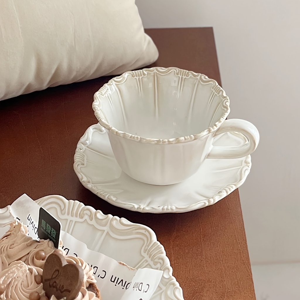 1 Set, Ceramic Embossed Coffee Mug with Saucer Set, Reactive Glaze White, 9.5Oz/280Ml for Latte Milk, Large Caliber Cup And Dessert Plate, Coffee Mug, Drinking Cup, Afternoon Tea Porcelain Set, Christmas Birthday Gift, for Home Office Meeting Room