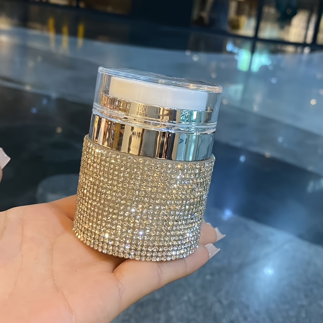 TEMU Questo barattolo da 30 ml sottovuoto, abbellito da strass scintillanti, 癡 un oggetto da , elegante e accattivante, per la crema .