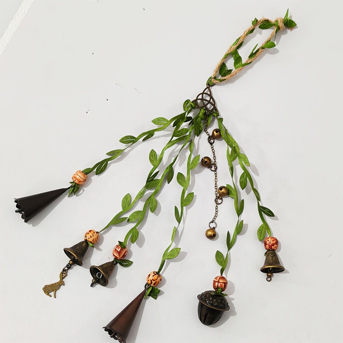 TEMU Carillon à Vent Verte Vintage avec Clochettes et Pendentif Lapin, Décoration de Jardin d'Extérieur, Ornement Rustique en Cloche Métallique