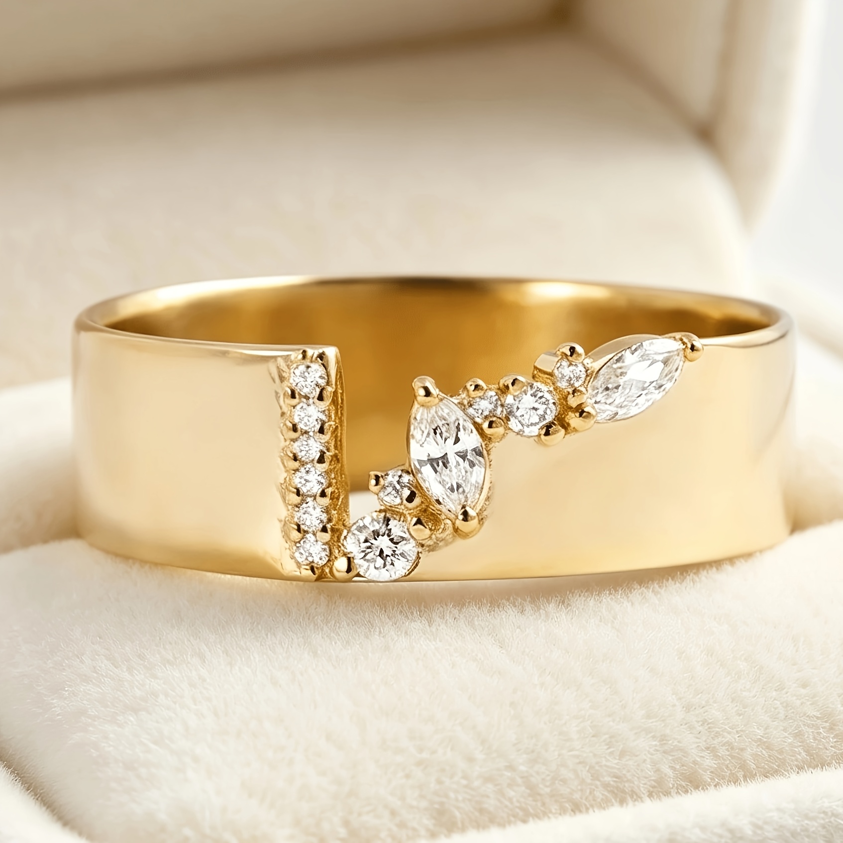 Women's Irregularly Designed Elegant Ring with Synthetic Cubic Zirconia